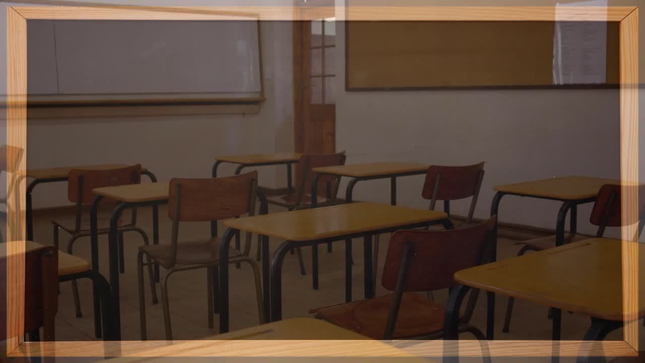 空教室上方黑板上的数学方程动画视频下载