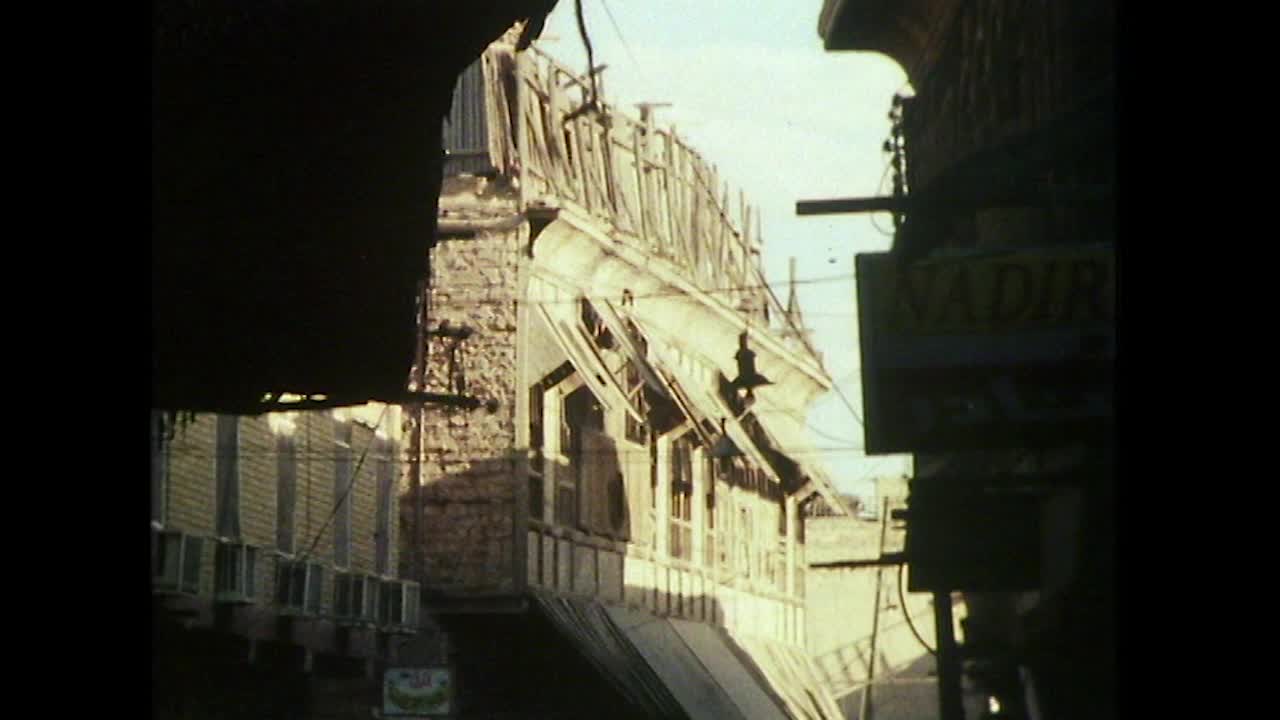伊拉克巴士拉的老建筑;1979视频下载