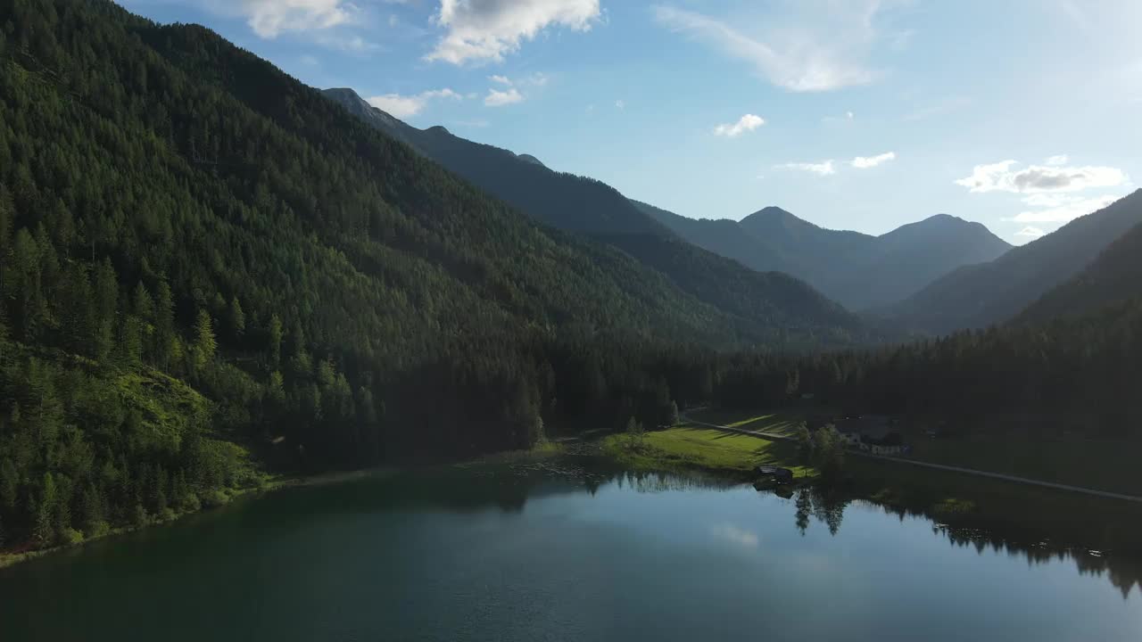 湖泊和山脉无人机镜头奥地利视频下载