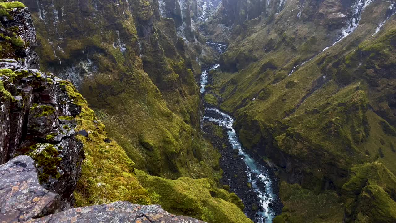 Múlagljúfur冰岛的峡谷，瀑布和壮观的风景。视频下载