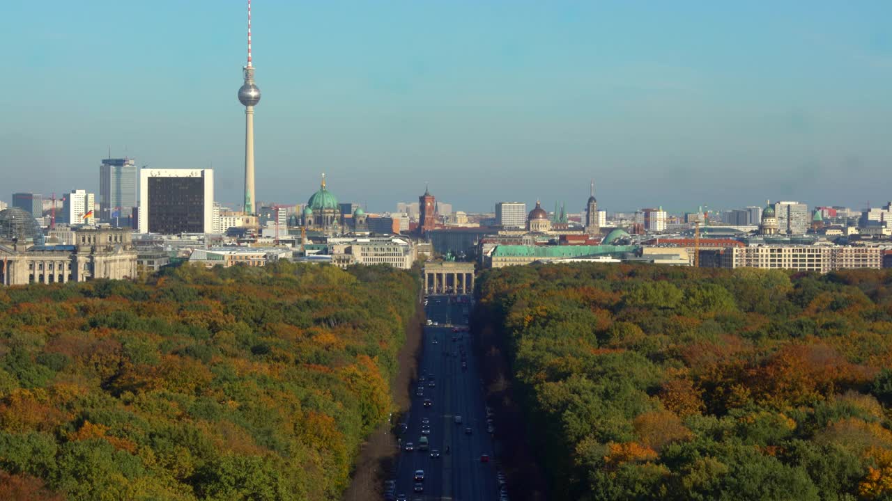 时光流逝，秋天的柏林天际线视频下载