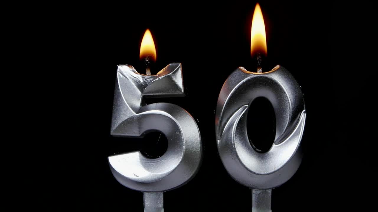黑色的银色生日蜡烛，50号视频下载
