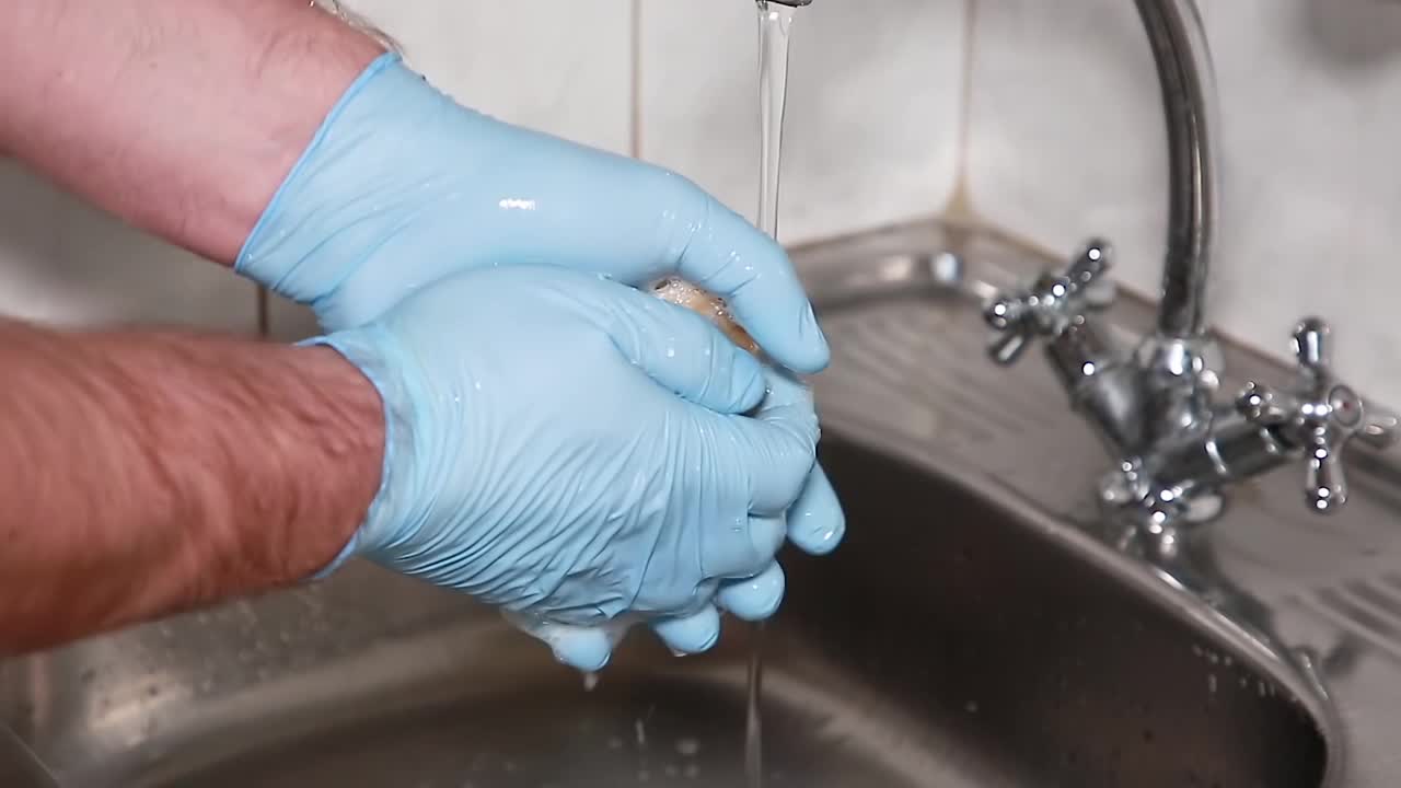 男人洗手视频下载
