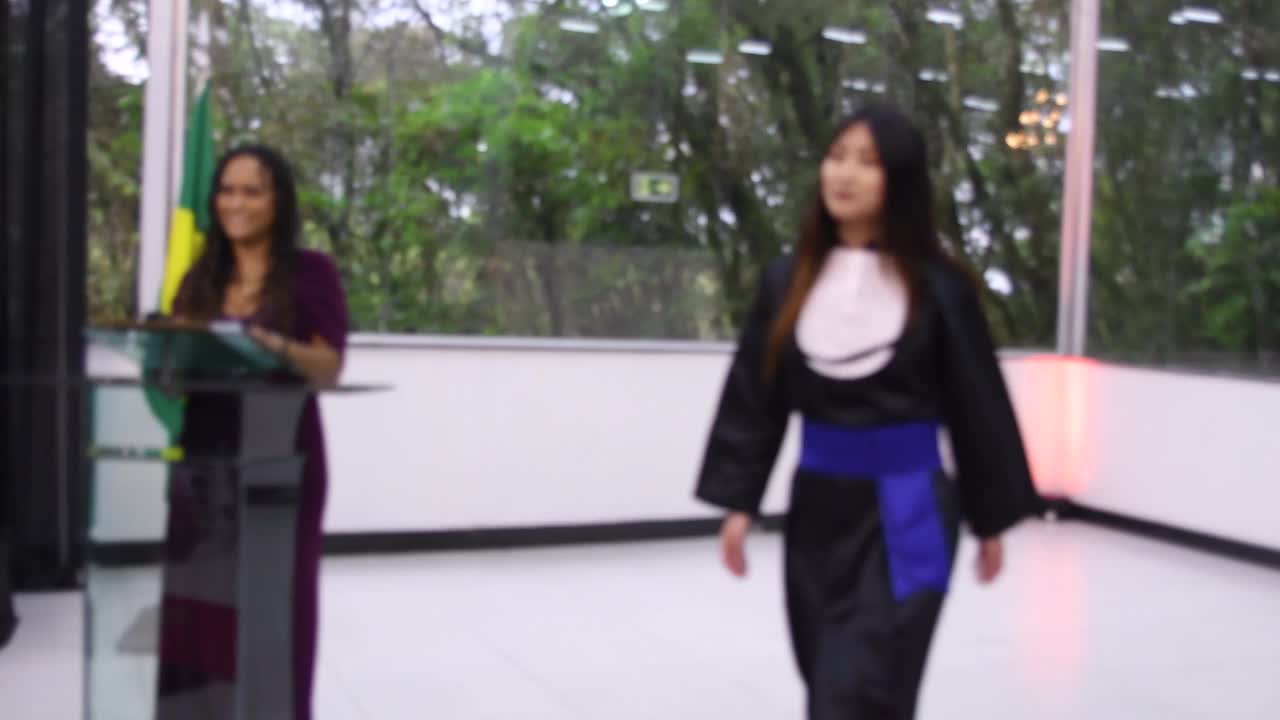 日本女人毕业视频素材