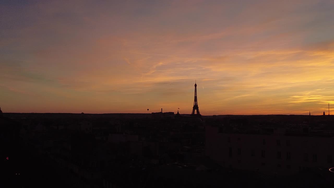 日落时的埃菲尔铁塔视频素材