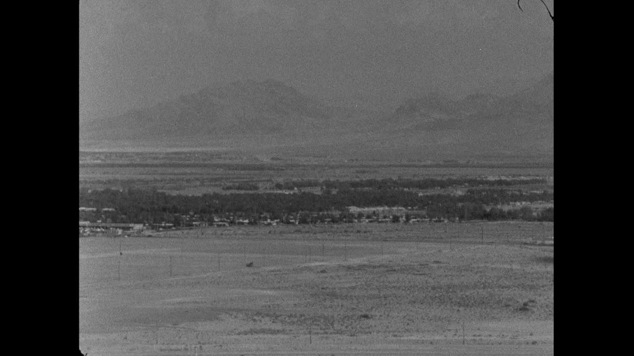 在拉斯维加斯的城市景观上有平底锅;1960视频素材