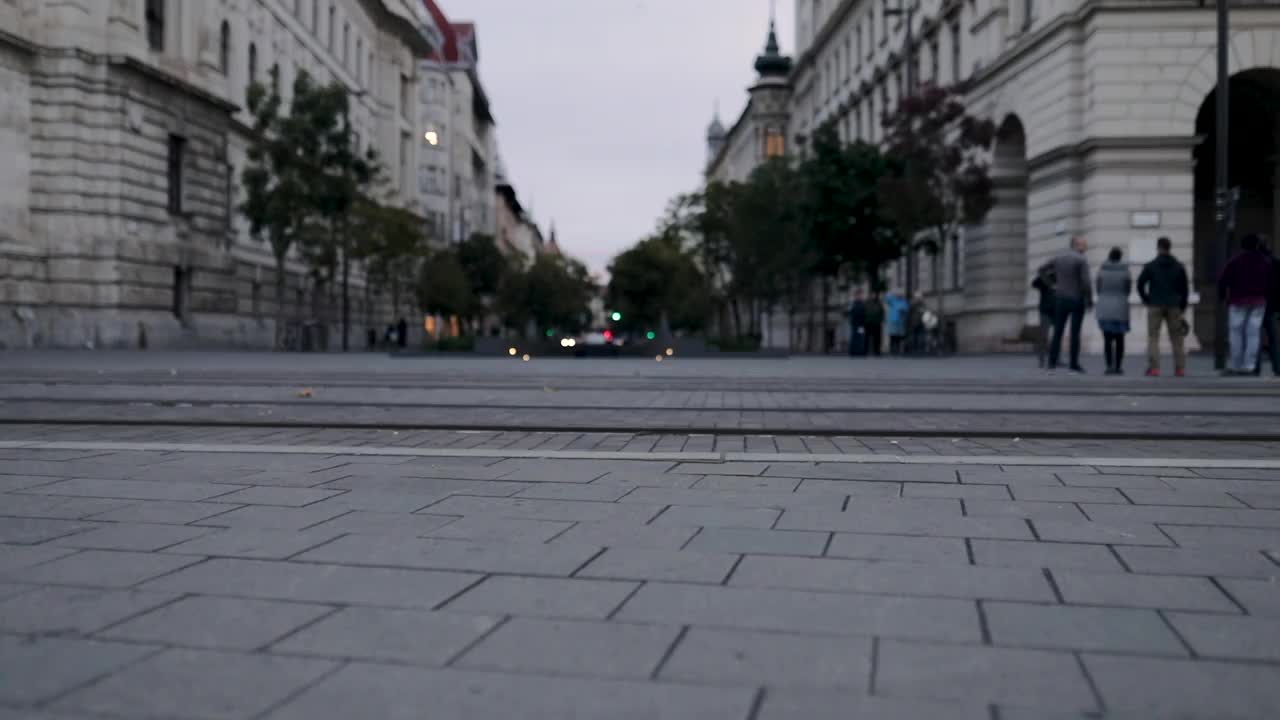 布达佩斯的黄色电车视频下载