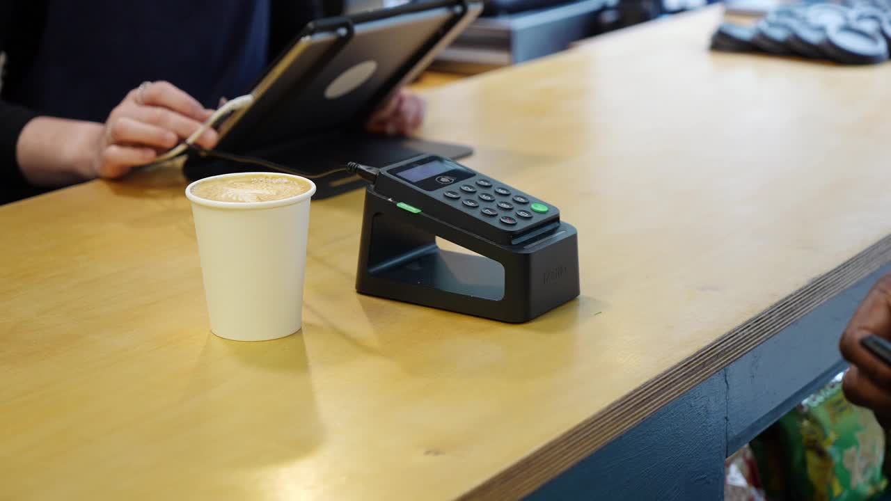 咖啡厅用手触控非接触式支付视频下载
