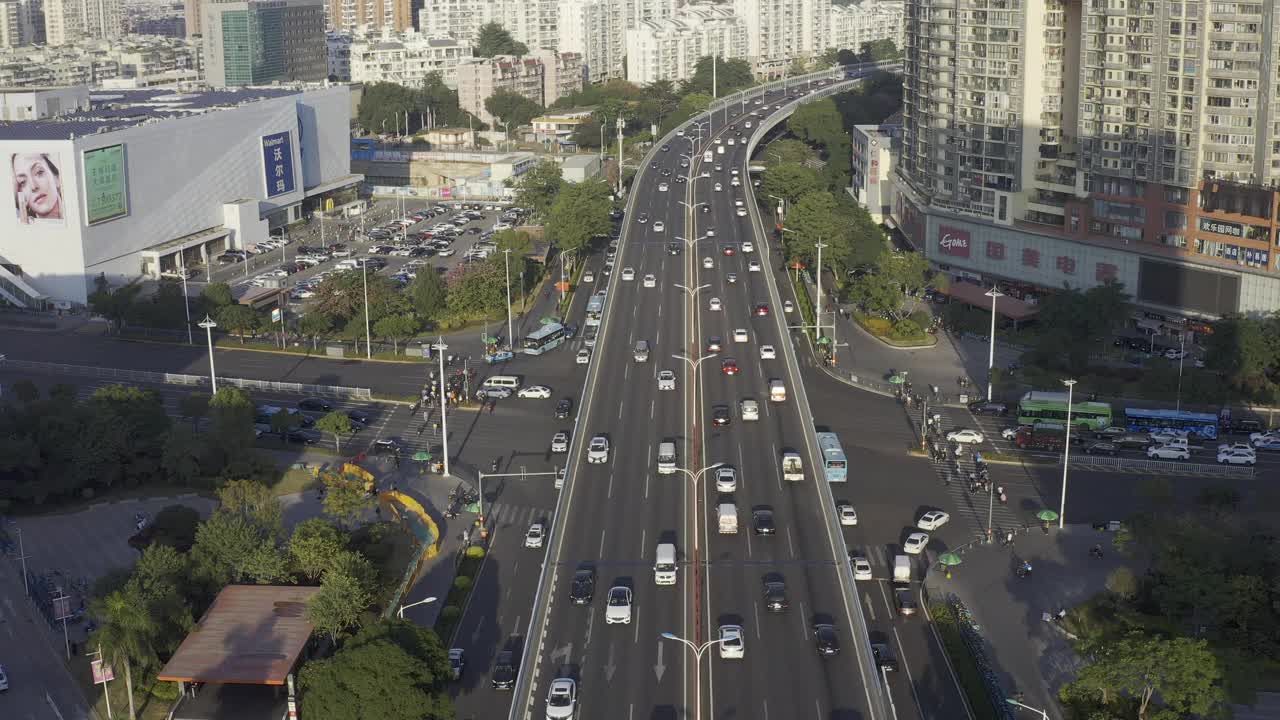 城市立交桥的鸟瞰图视频下载