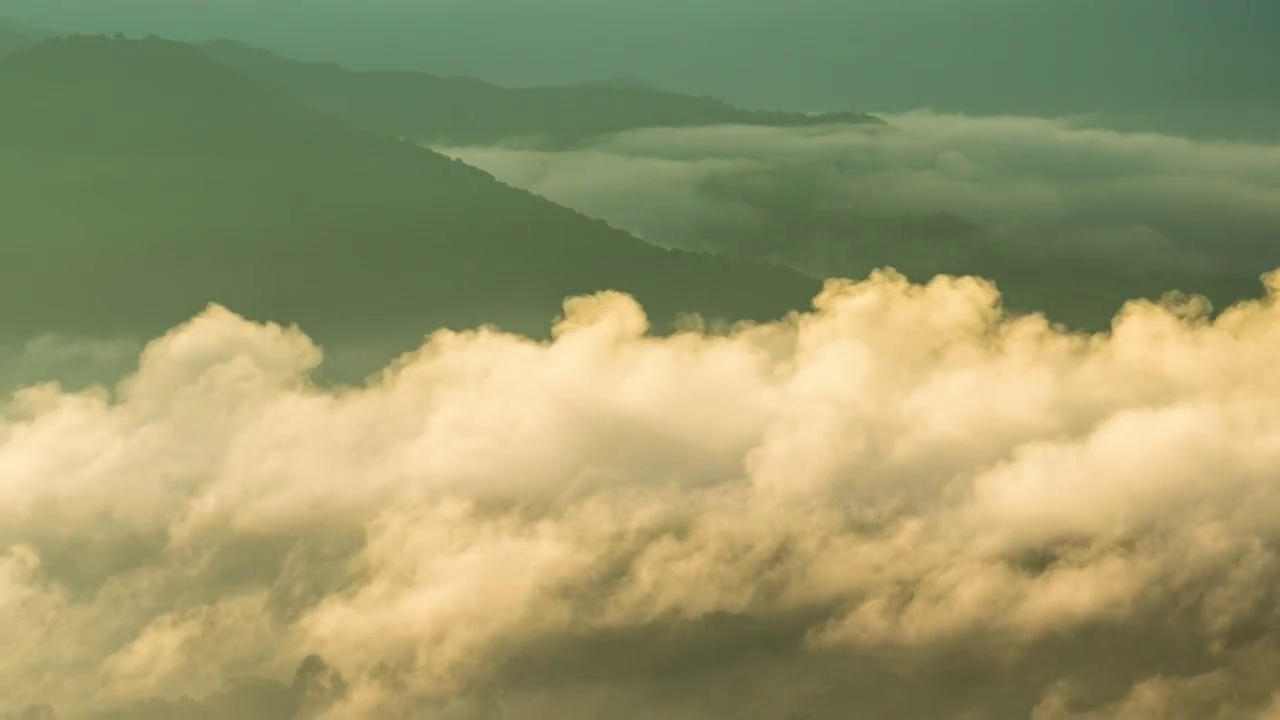 雾和云在Pai地区从云来观点，湄洪森省，泰国视频素材