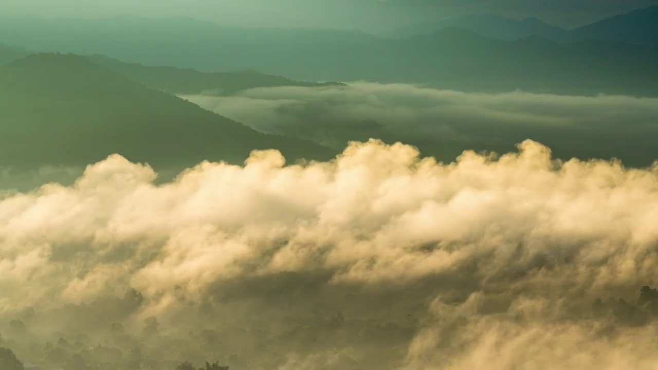 雾和云在Pai地区从云来观点，湄洪森省，泰国视频素材