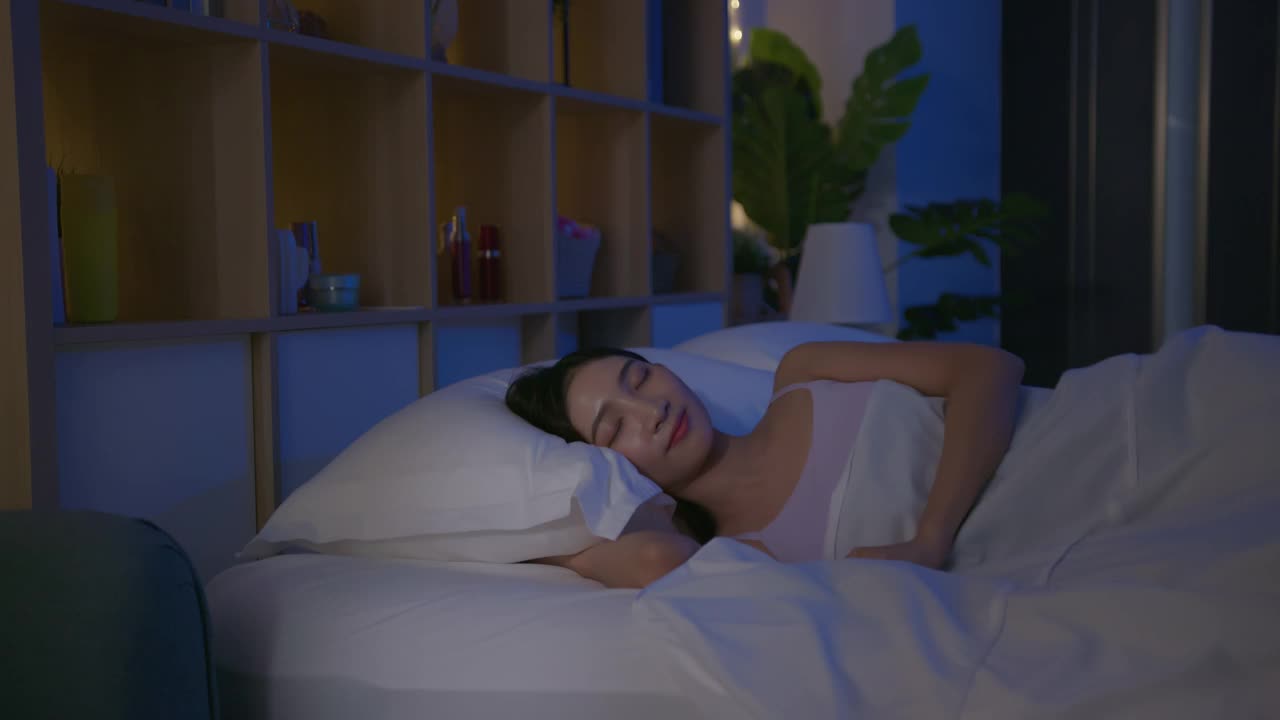 亚洲女性睡得好视频素材