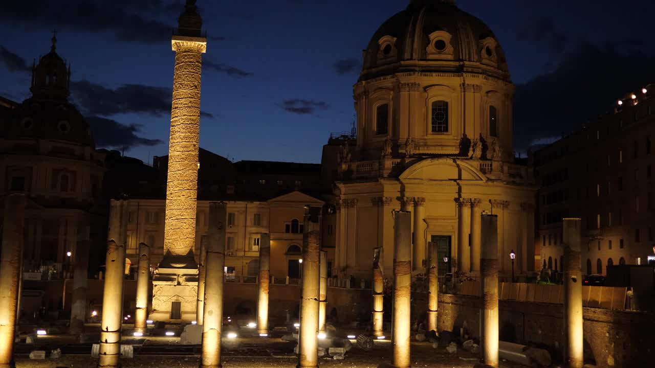 意大利罗马图拉真广场的夜景视频下载