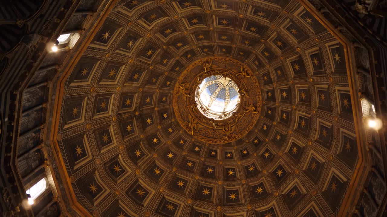 意大利托斯卡纳锡耶纳大教堂内的圆顶视频下载