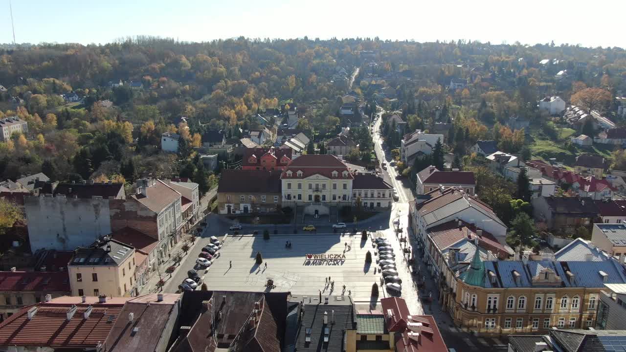 波兰克拉科夫附近维利兹卡城广场鸟瞰图视频素材