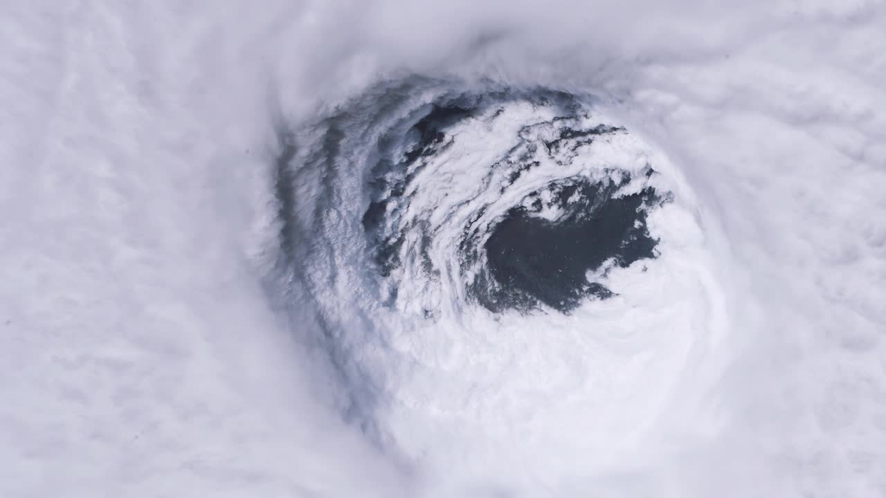 从太空看飓风眼。这个视频的元素由美国宇航局提供。4 k决议。视频素材