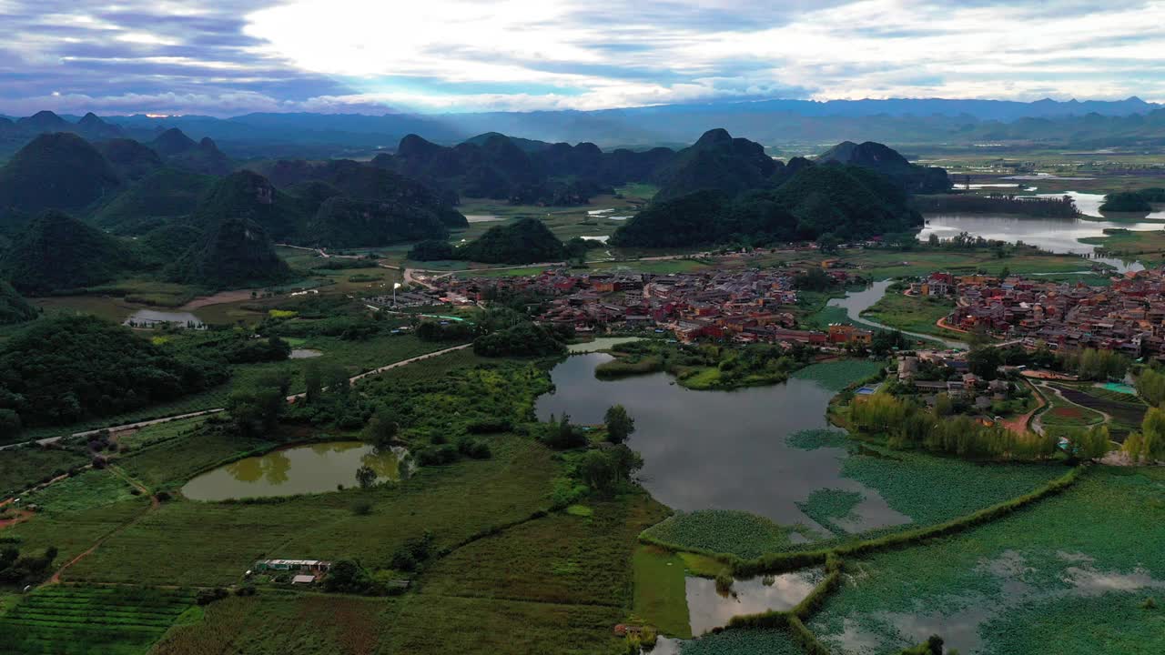 中国云南一个湖泊的高清航拍视频视频素材