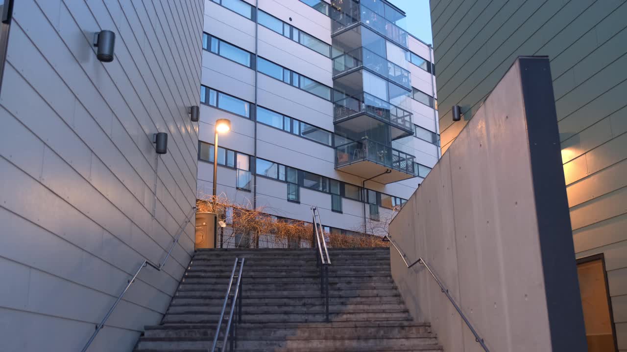 芬兰赫尔辛基的现代北欧建筑。视频素材