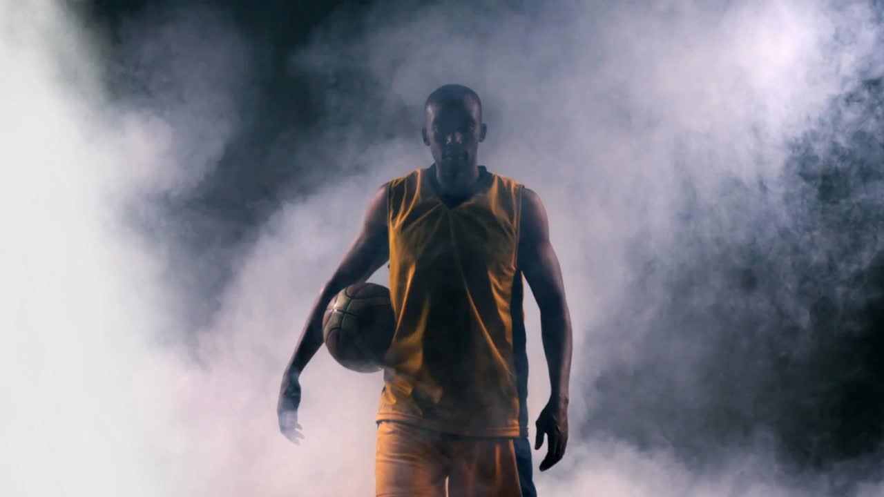 动画的橙色和蓝色霓虹灯钻石在非洲裔美国男子篮球运动员手持球视频下载