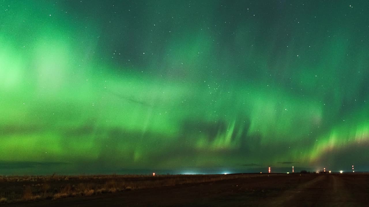 萨斯喀彻温省上空的北极光，“百年一遇的太阳事件”视频素材