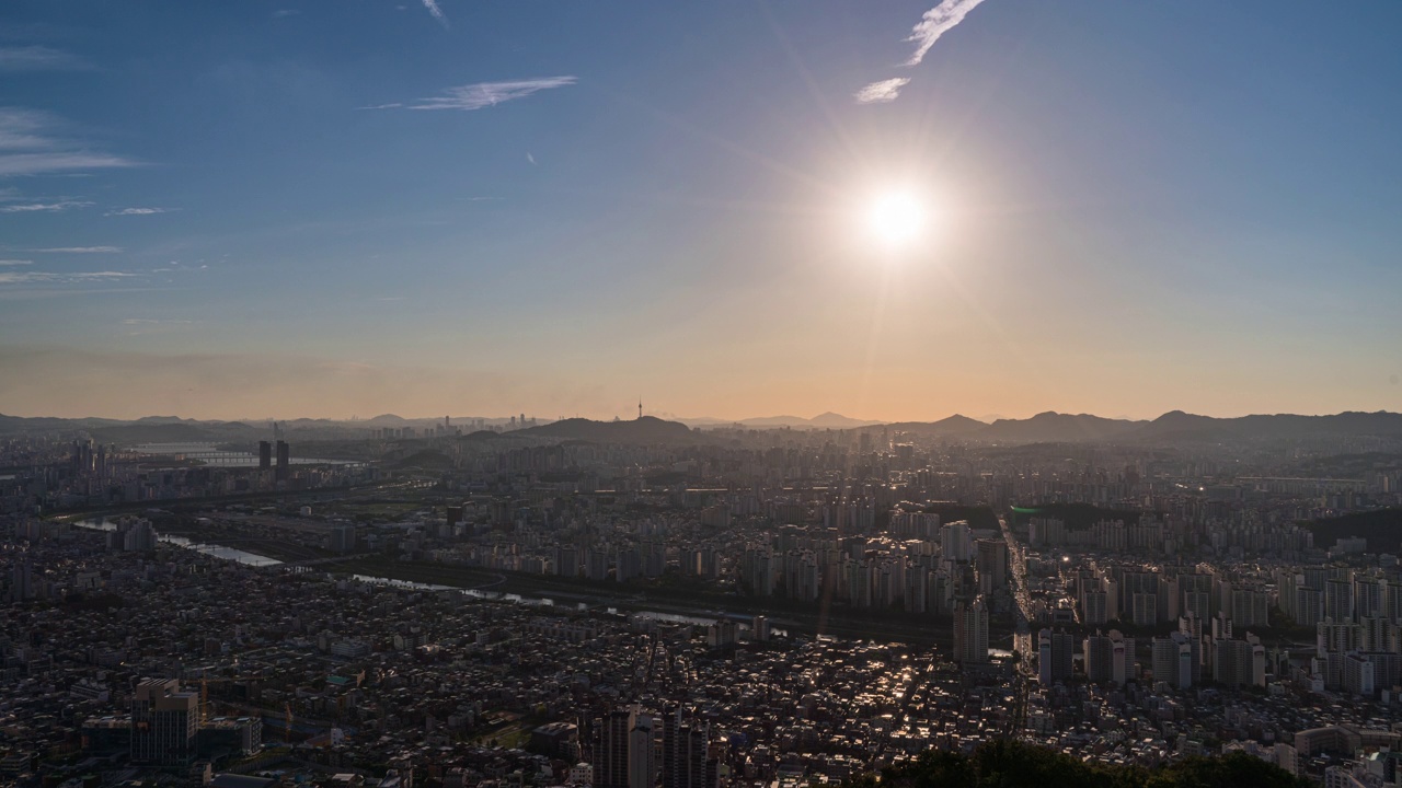 韩国首尔，中浪川、广津区和东大门区周围的市中心夕阳视频下载