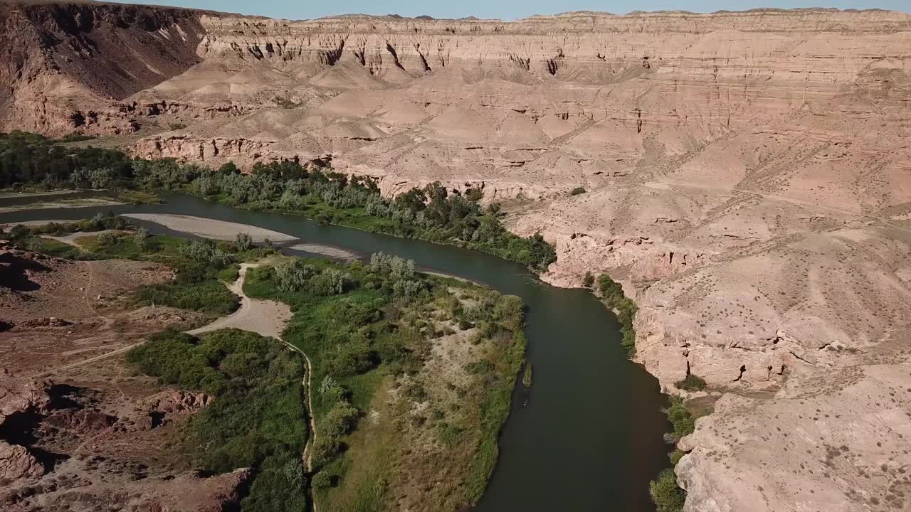 哈萨克斯坦查林峡谷的鸟瞰图视频下载