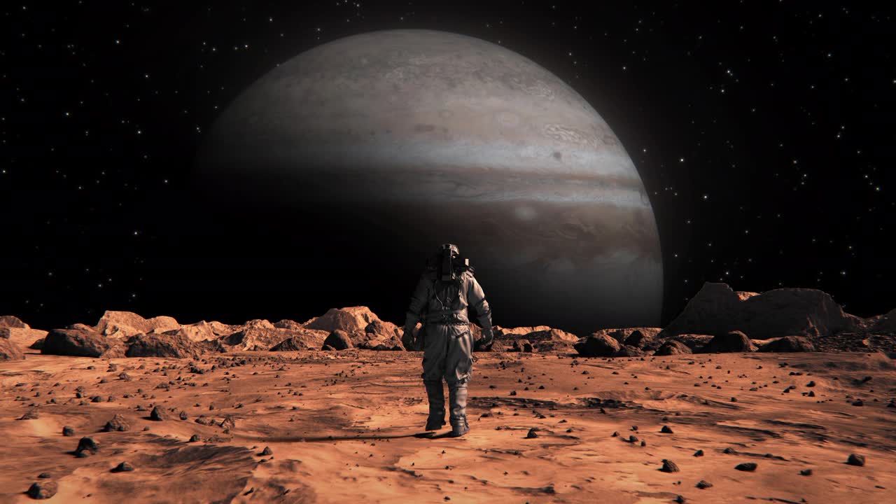 勇敢的宇航员穿着宇航服在火星上自信地走到岩石覆盖的外星红色星球木星。第一个登上火星的宇航员。先进技术，太空探索/旅行，殖民概念。人类的重大时刻。视频下载