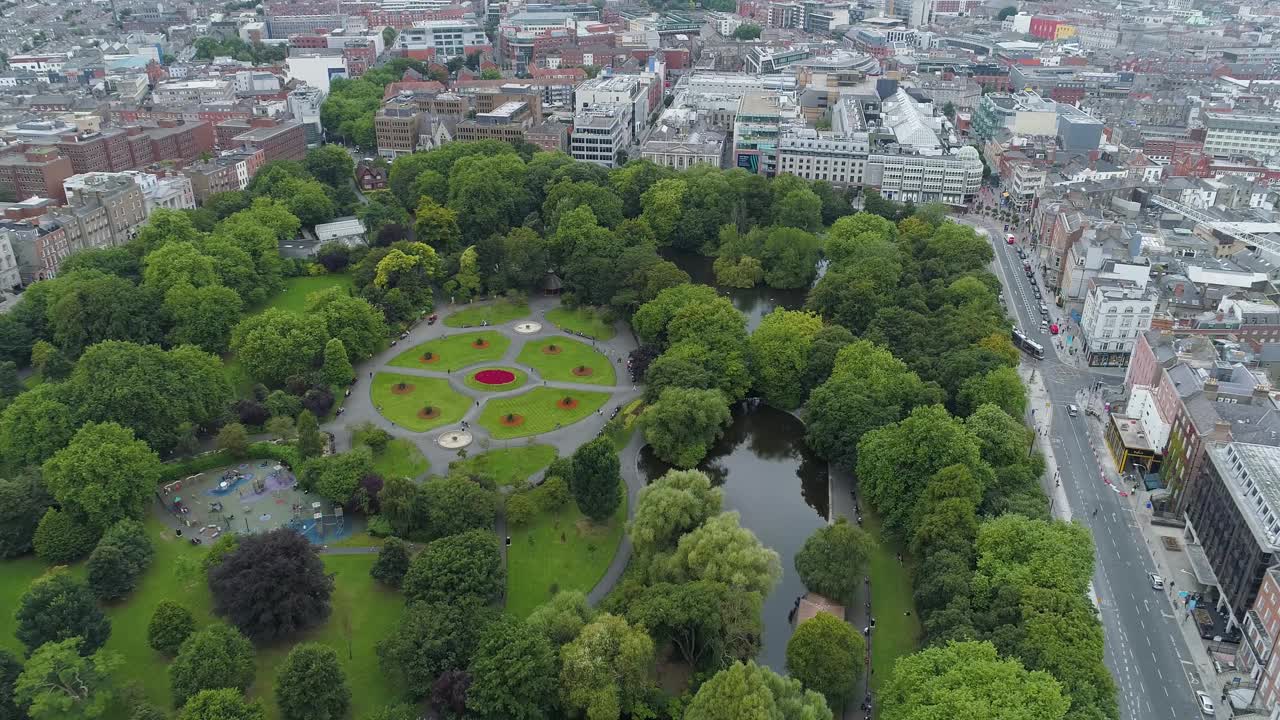 鸟瞰圣斯蒂芬绿色，都柏林，爱尔兰视频素材