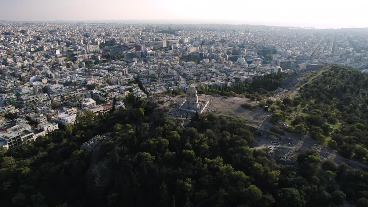 鸟瞰雅典城市和菲洛帕坡山视频素材
