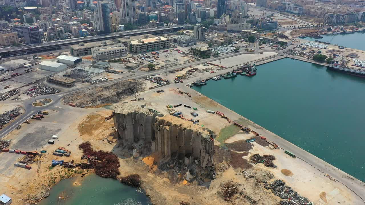 空中淘拍黎巴嫩贝鲁特市海上港口施工现场视频素材