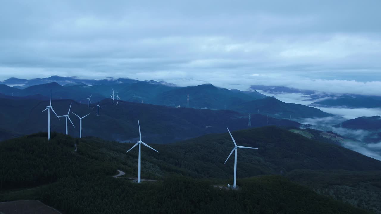 韩国江原道太白市昌中区风力发电机风山视频下载