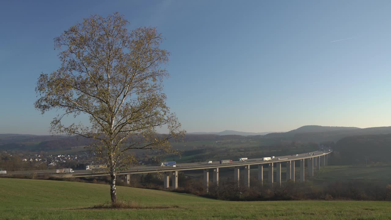 秋天的高速公路大桥视频素材