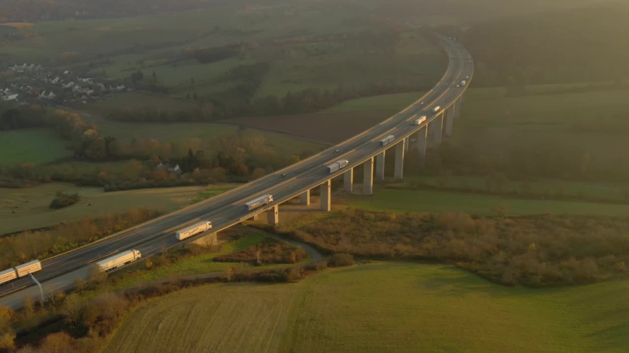 日落时的高速公路大桥视频素材