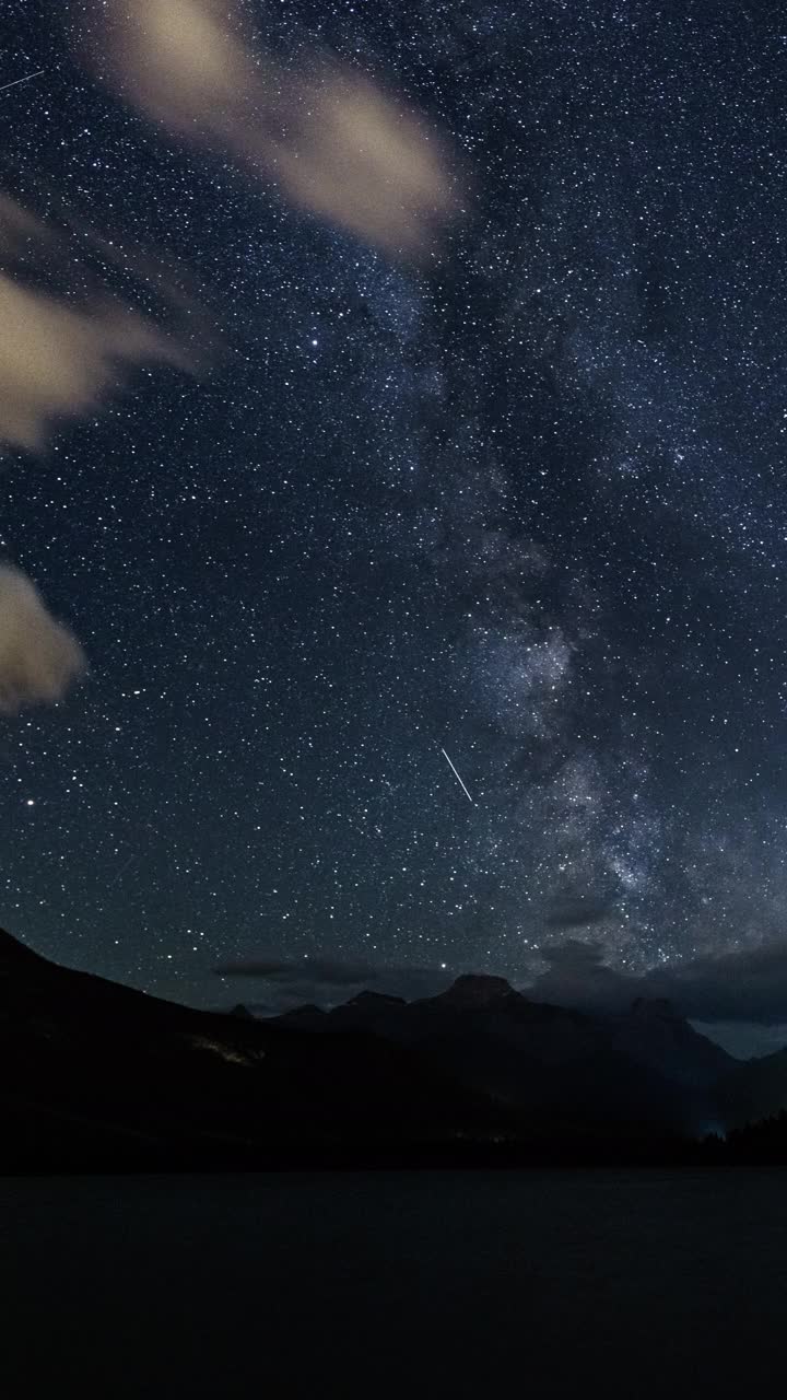 银河在卡纳纳斯基湖上游移动视频下载