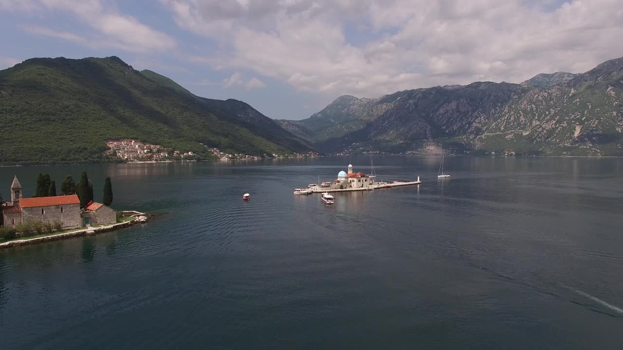 黑山的戈斯帕岛和圣乔治岛。全景视频素材