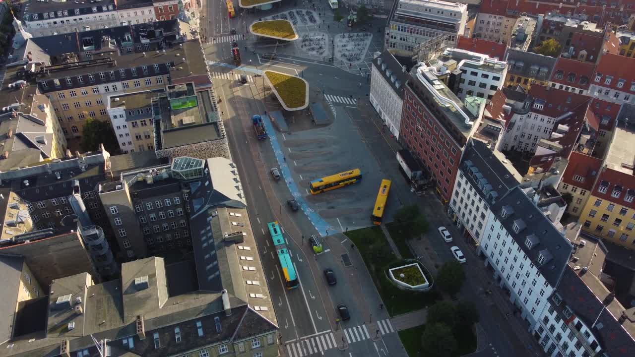 哥本哈根城市景观:Nørreport站视频下载