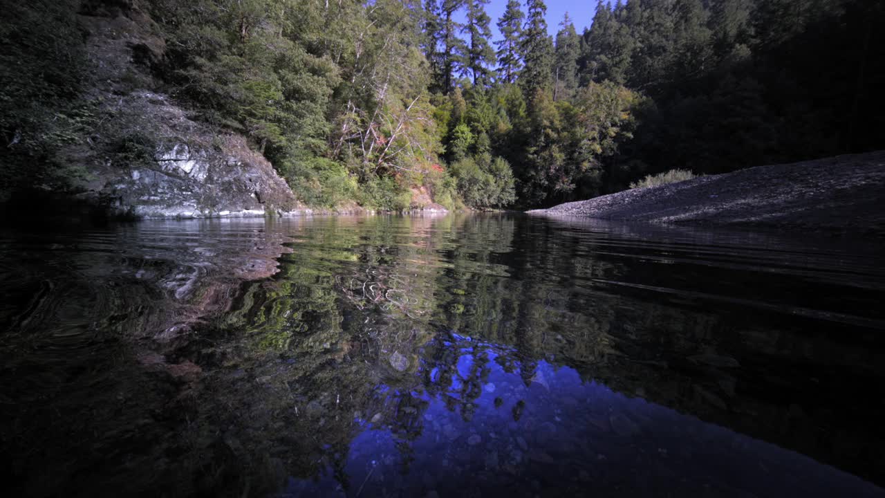 Elk河的水细节视频素材