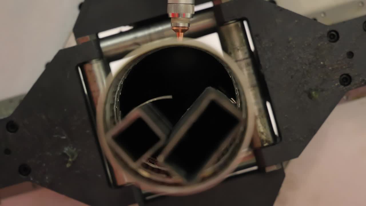 数控激光切割金属，现代工业技术。视频下载