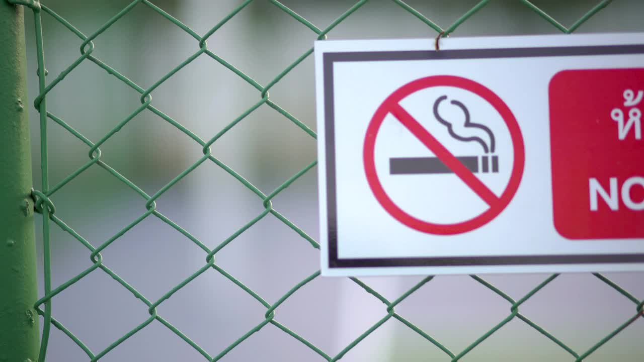 体育场上禁止吸烟的标志视频下载