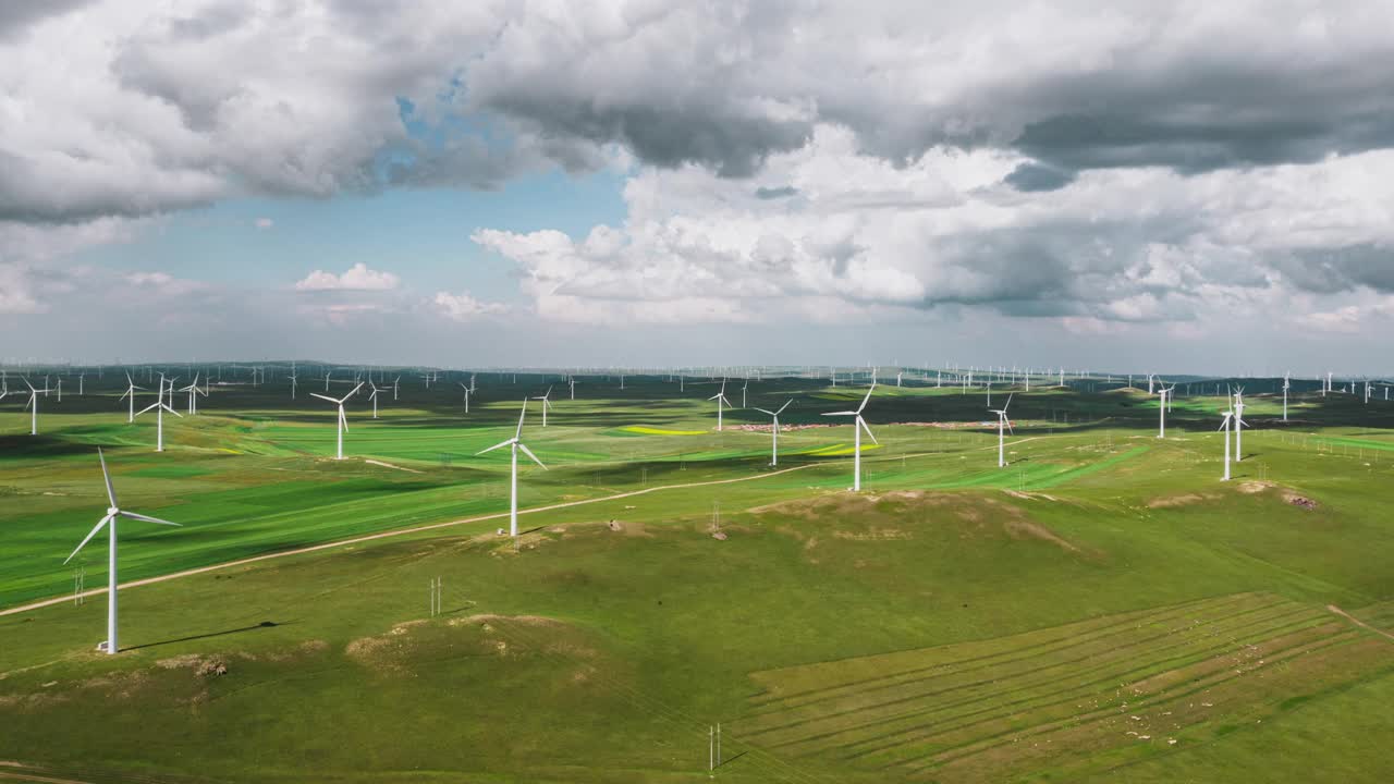 超写实和鸟瞰图的风力涡轮机农场视频下载