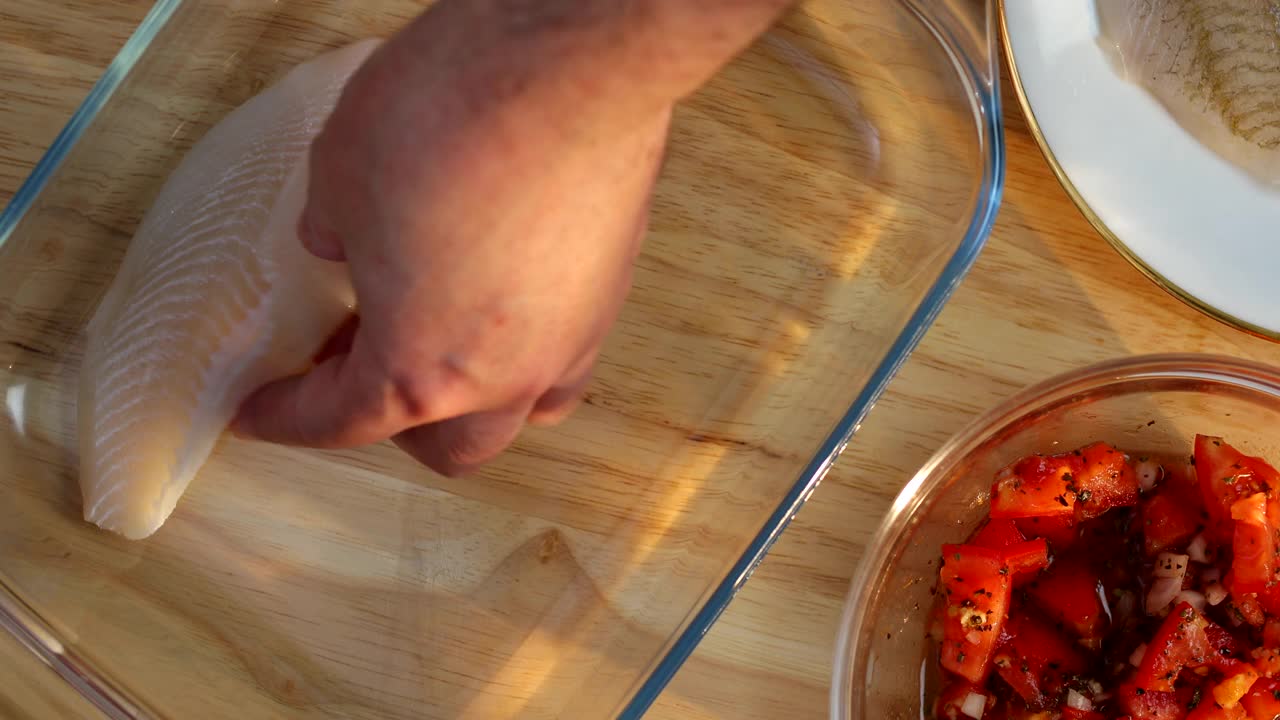 欧鲽鱼片和西红柿视频下载