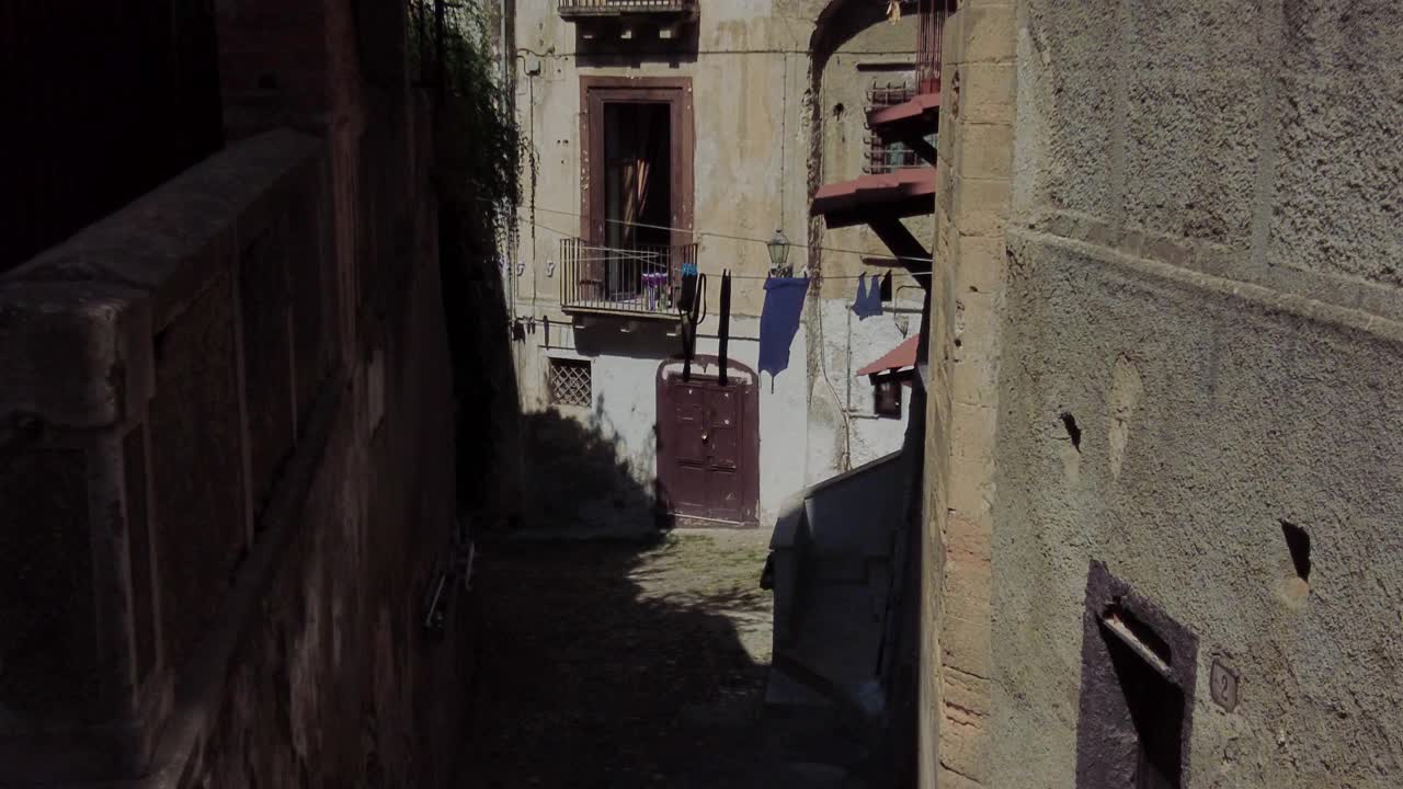 意大利南部一个没有人的古城街道视频素材