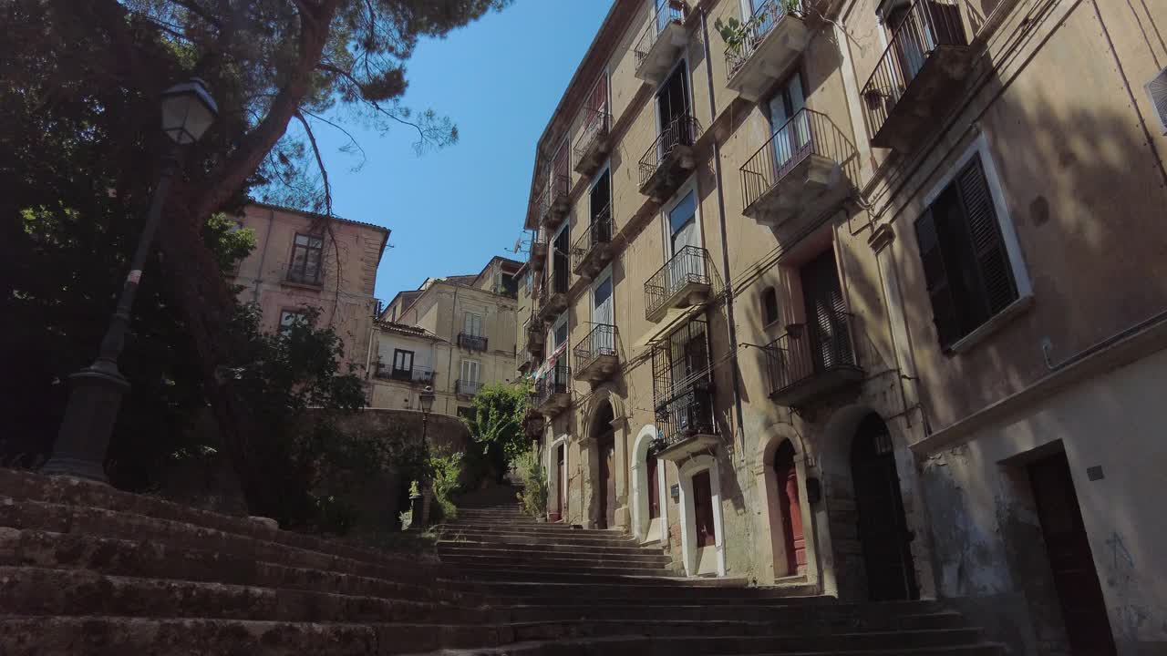 意大利南部一个没有人的古城街道视频素材