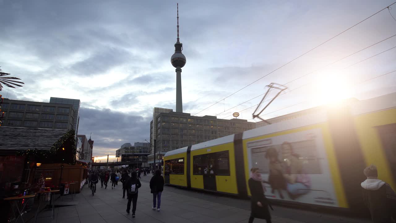 柏林亚历山大广场的圣诞节时光，时光流逝视频下载