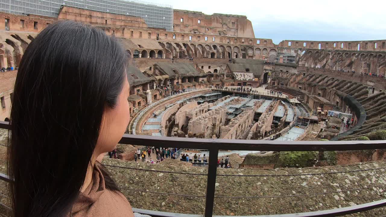 视角意大利罗马的圆形大剧场视频素材