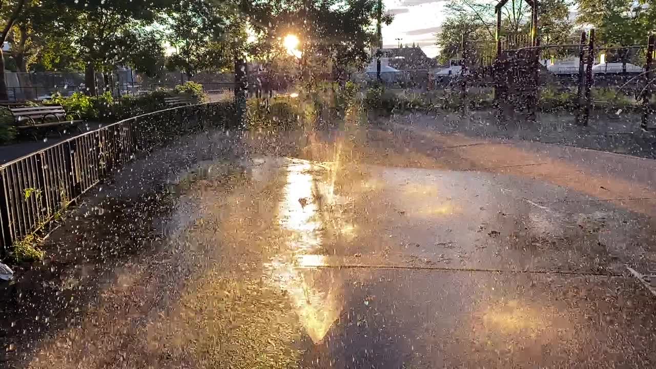 公园操场上的洒水喷头视频素材
