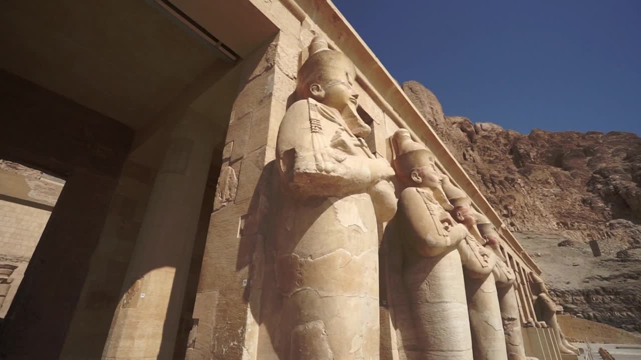 埃及底比斯，卢克索，代尔巴哈里山谷的哈特谢普苏特神庙视频下载