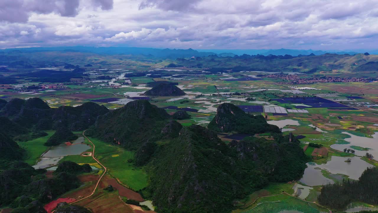 高清晰度航空视频的湖泊在云南中国视频素材