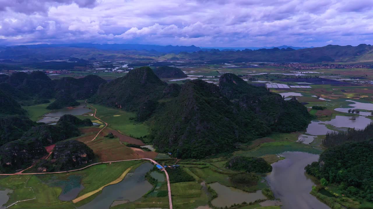 高清晰度航空视频的湖泊在云南中国视频素材