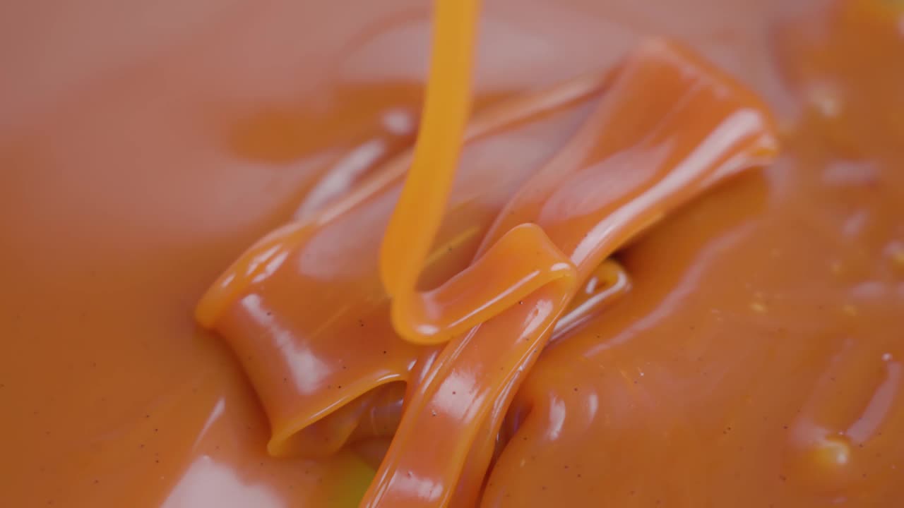 美味的坚果棕色焦糖酱发霉了视频下载
